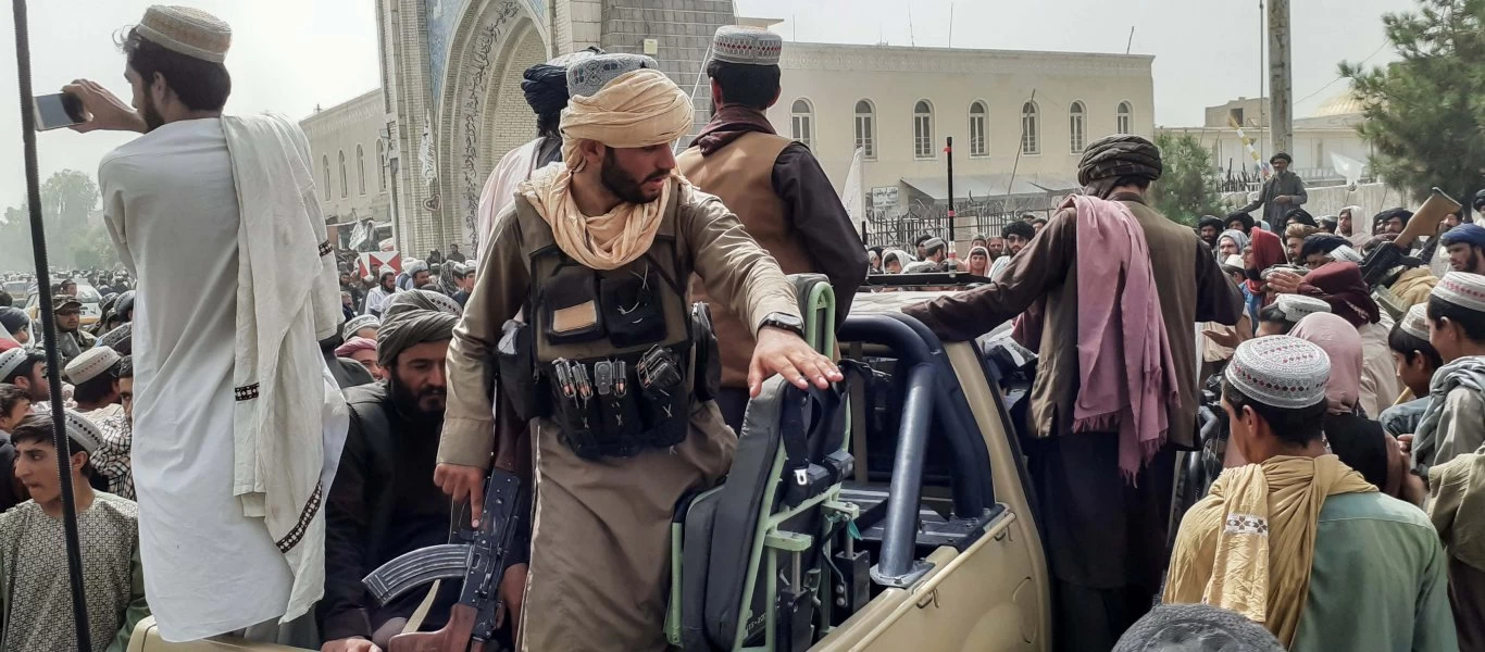 Αφγανιστάν - Ταλιμπάν πυροβολεί εν ψυχρώ πολίτη στο αεροδρόμιο (φώτο-βίντεο)